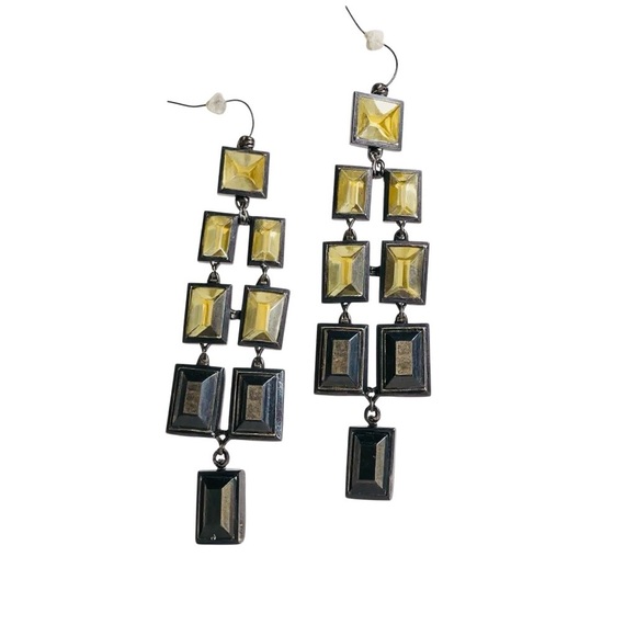 🦄 2/$10 
EUC Elegant Gold/Citrine + Black Dangle Earrings - Picture 3 of 4